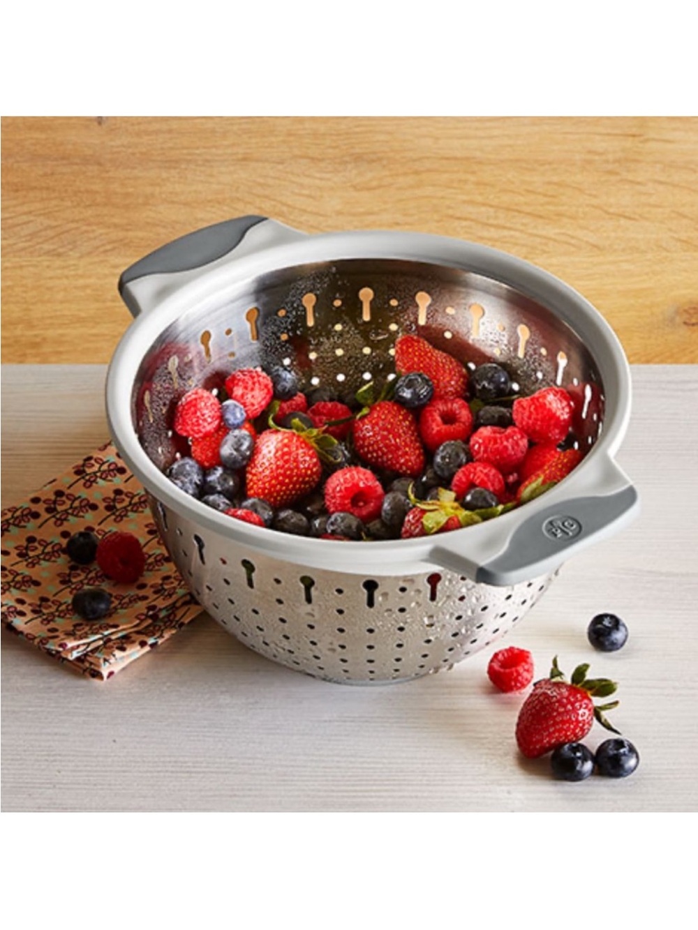 The Pampered Chef 2.5-QT. (2.4-L) Stainless Steel Colander